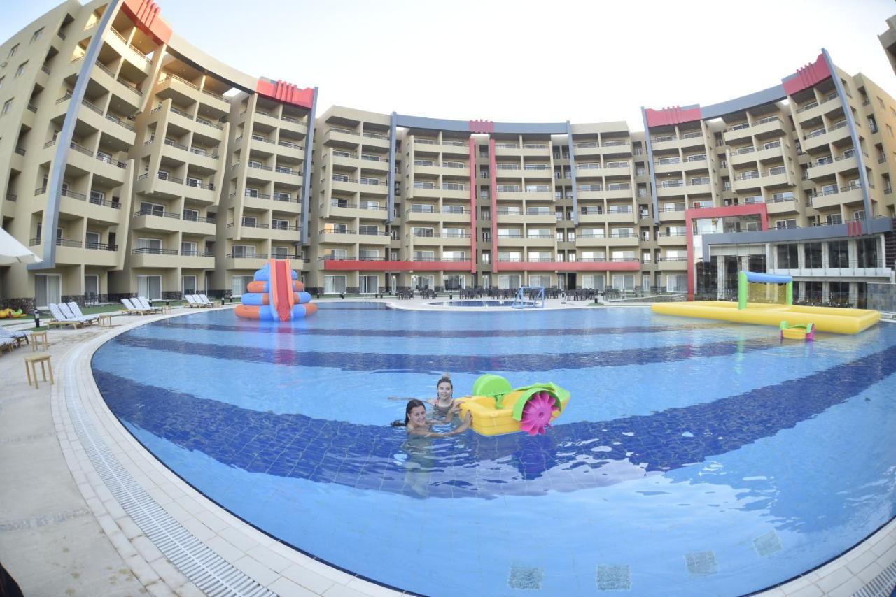 فندق أوشن بلو السخنة عين السخنة المظهر الخارجي الصورة The swimming pool at the hotel